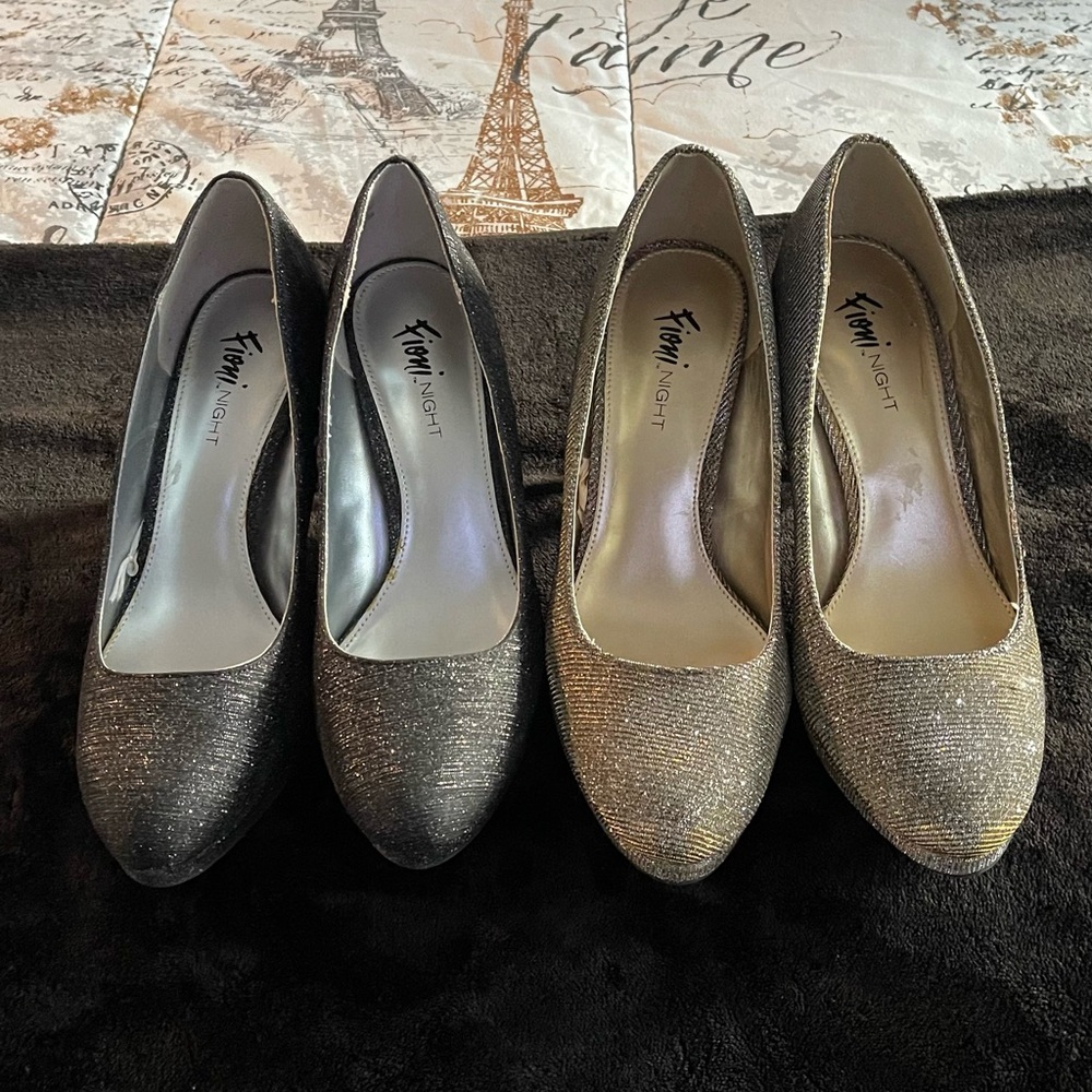 XOXO Women's Glitter Heels - Black and Gold
